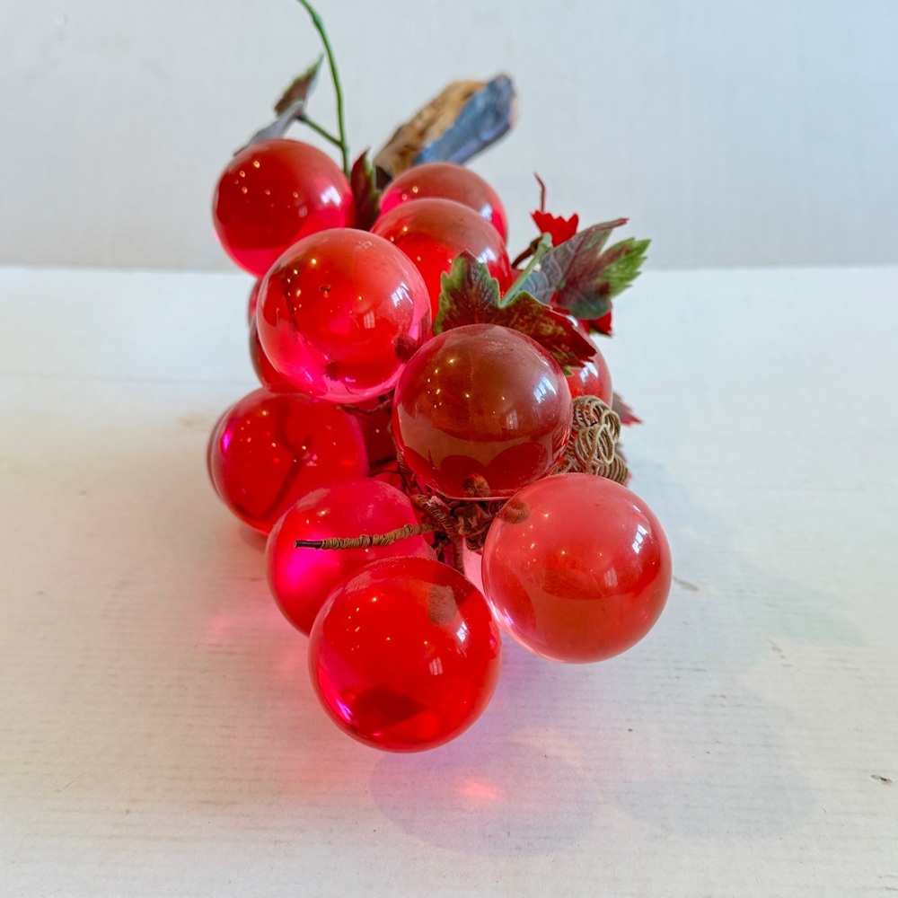 Vintage 14” Mid Century Modern Decorative Lucite Grape Cluster Magenta Pink - Picture 9 of 17